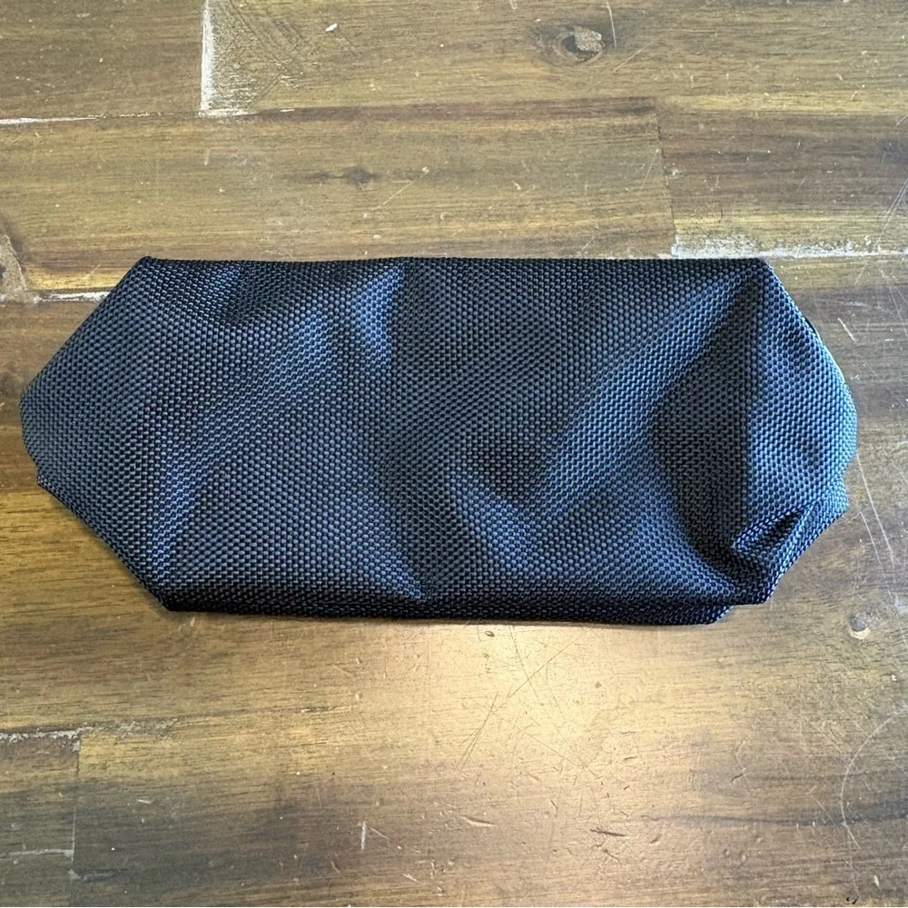 TUMI Delta Toiletry Pouch Travel Carryon Case Black Logo Small